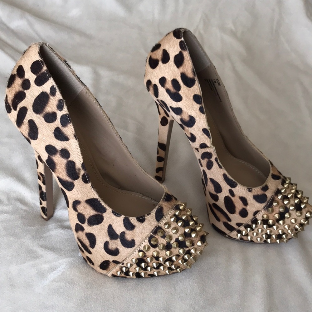 Steve Madden “ BOLDDD” Studded Heels (7 1/2)
